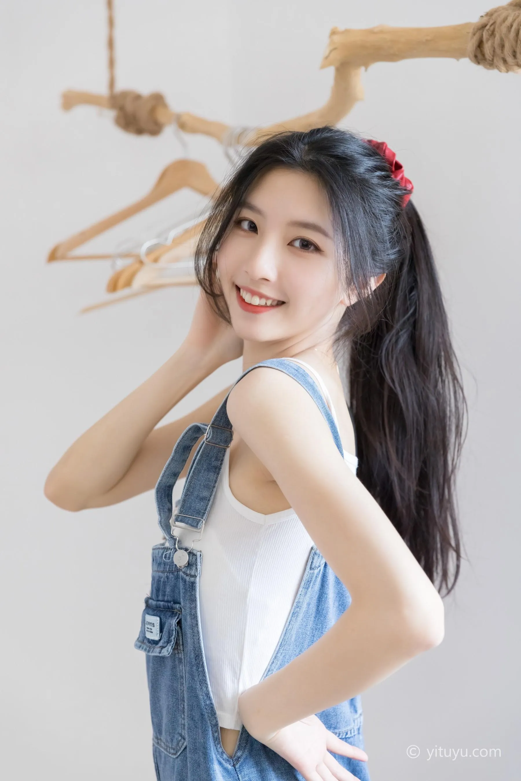 [YITUYU艺图语]2021.04.21 蓝色牛仔裤 小铟 [25P]插图2